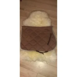 Tapis marron équithème