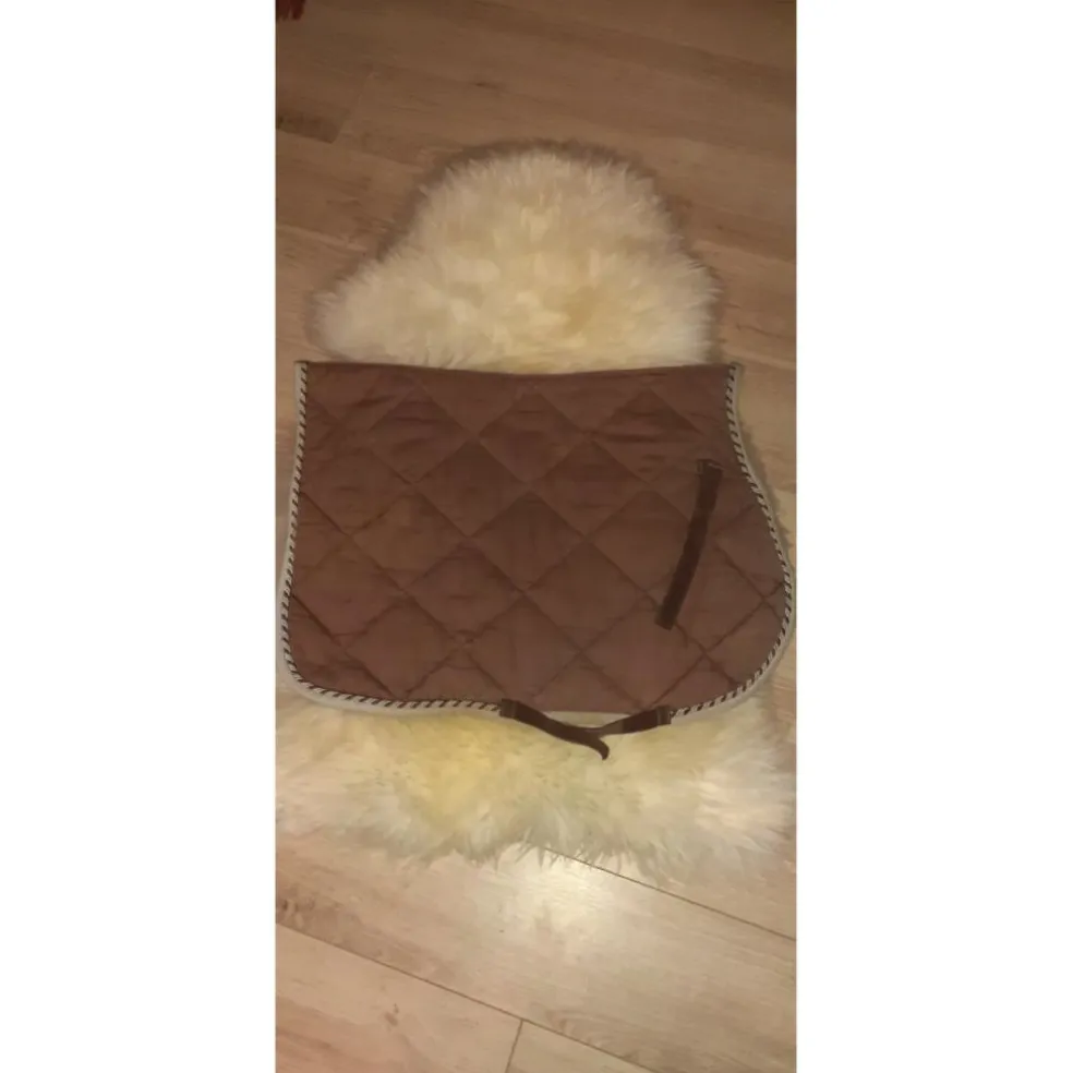 Tapis marron équithème