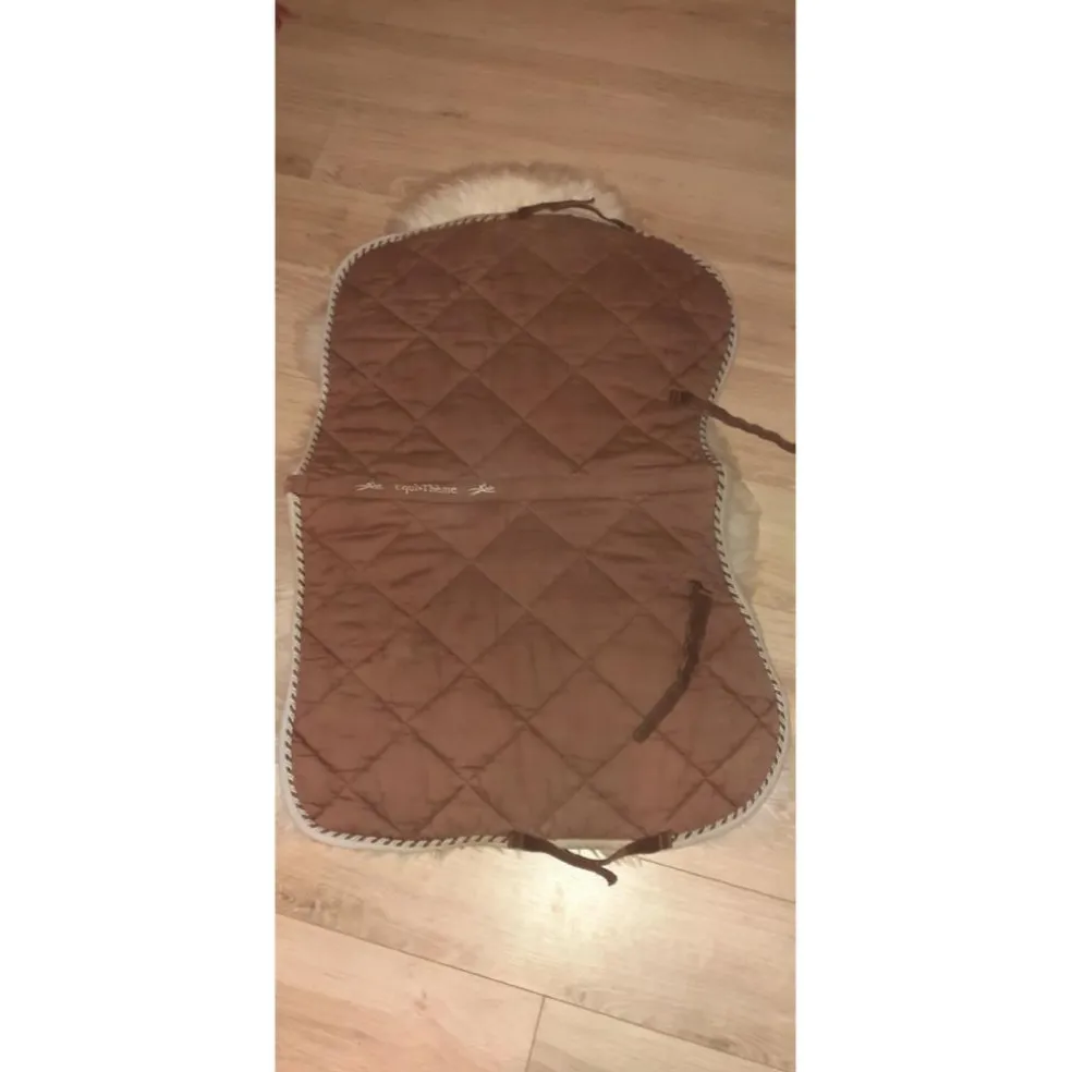 Tapis marron équithème