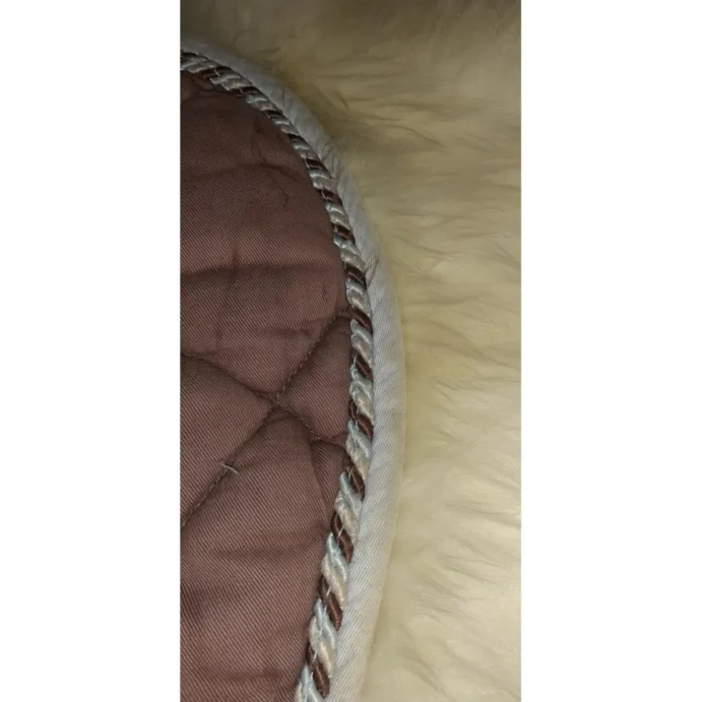 Tapis marron équithème