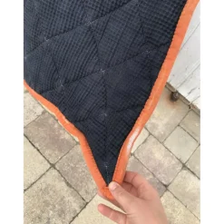 Tapis noir / orange