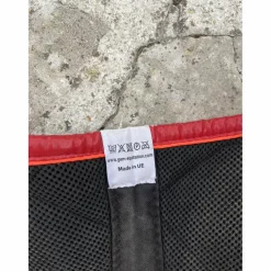 tapis noir et rouge GEM