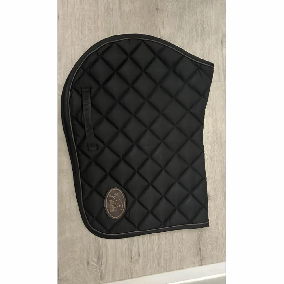 Tapis Noir Jump’in