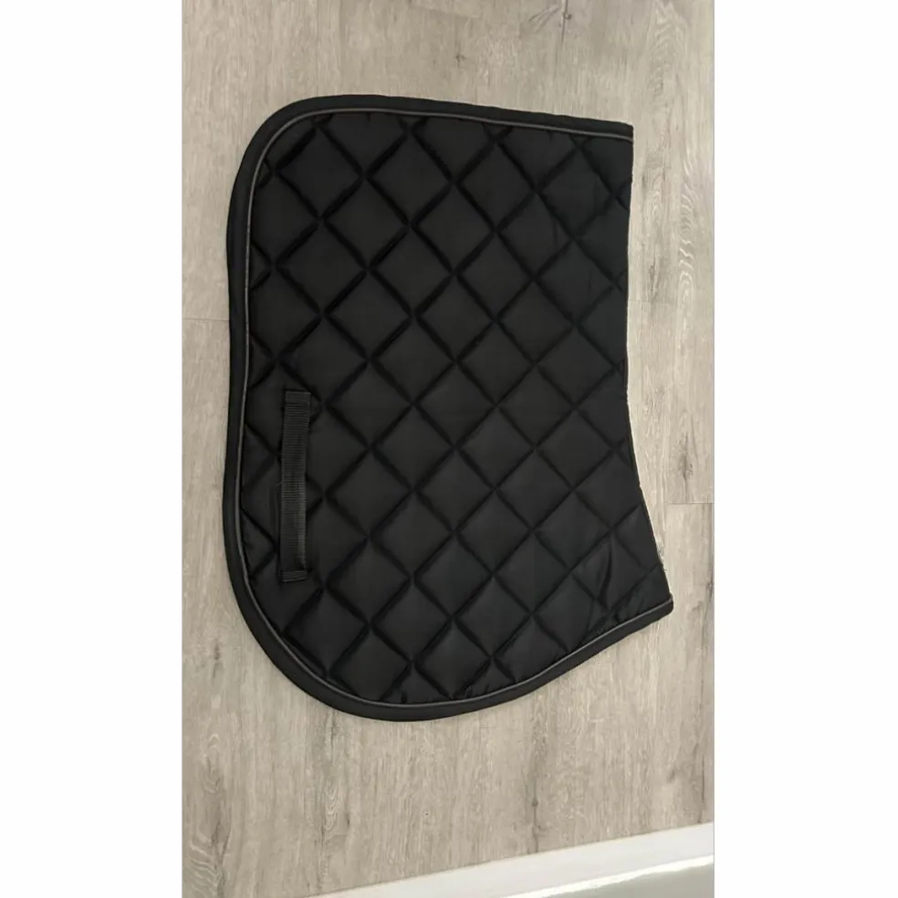 Tapis Noir Jump’in