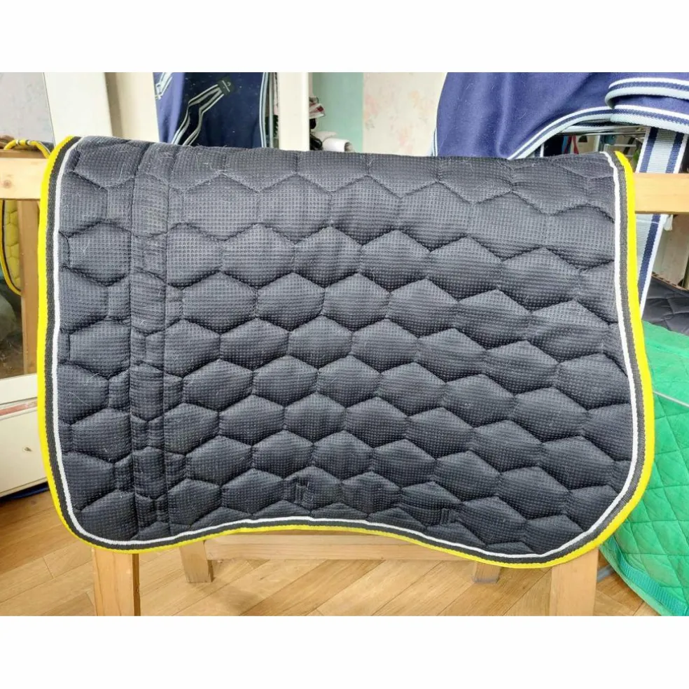 Tapis équithème jaune