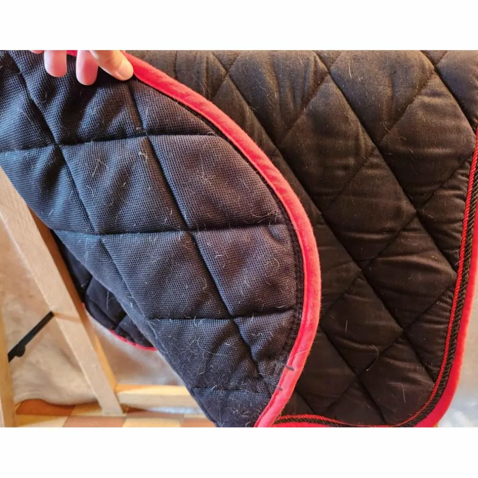 Tapis équithème, noir et rouge