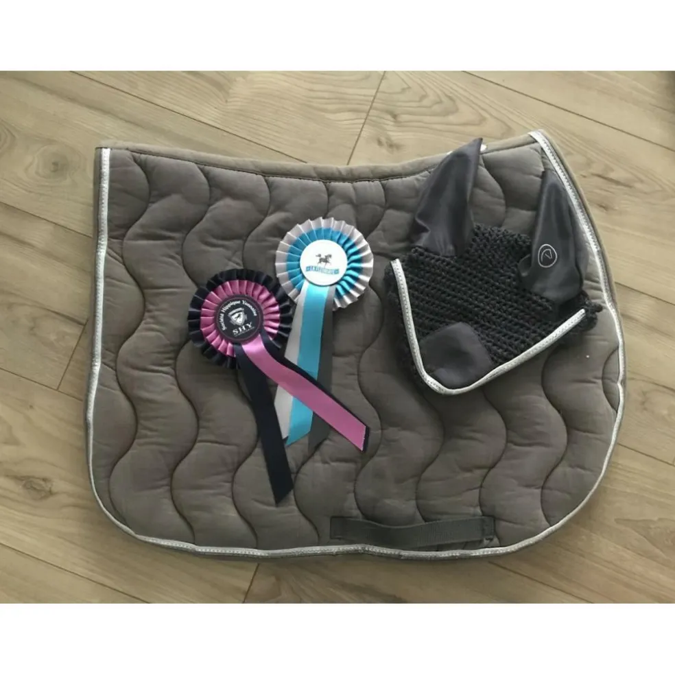 Tapis+bonnet equitheme beige et gris