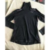 Tee shirt col roulé pour l’hiver
