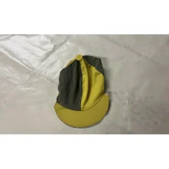 Toque grise et jaune