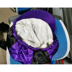 Toque neuve en satin violet/noir