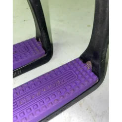 Étriers compositi noirs semelles mauves