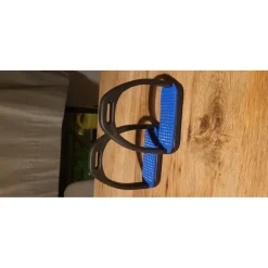 Étriers noir et bleu