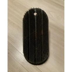 Étrille en plastique noire