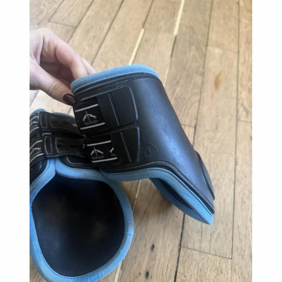 Veredus – Protège-Boulets Olympus Color Edition Noir / Bleu taille L