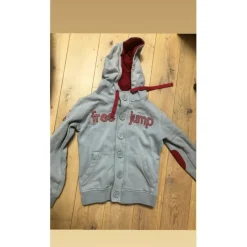 veste plaire légère/ sweat à boutons et capuche