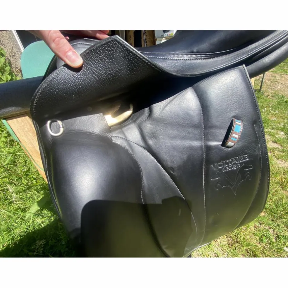 Voltaire Design - Selle Adelaide Noire 18"