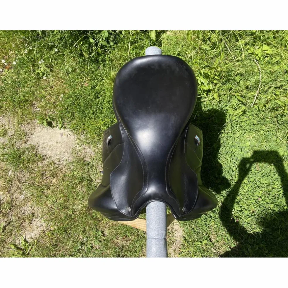 Voltaire Design - Selle Adelaide Noire 18"